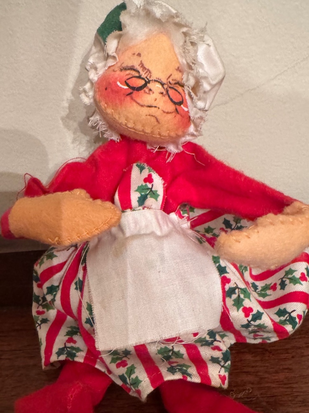 Vintage 1968 Annalee Mobilitee Christmas Mrs. Claus Doll Holly Eyes Closed